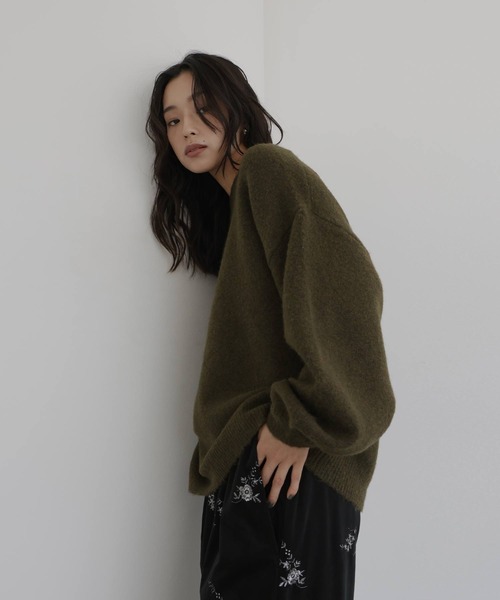 hellam(へラム)の「クルーネックカラーニットプルオーバー(ニット/セーター・レディース・カーキ/杢グレー/ブルー/チャコール/オートミール/マスタード/ブラウン/ピンク・FREE)」の5枚目の写真