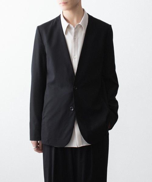 ATTACHMENT（アタッチメント）の「WO/TA ストレッチトロ カラーレスJKT / WO/TA STRETCH TRO COLLARLESS JKT（ノーカラージャケット・メンズ・ダークグレー/ブラック/グレー・3/2/1）」の2枚目の写真