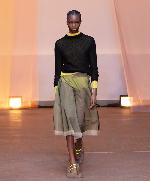 MSGM（エムエスジーエム）の「SUPER LIGHT シアーニット（ニット/セーター・レディース・ブラック/イエロー/ライラック・S/M）」の15枚目の写真