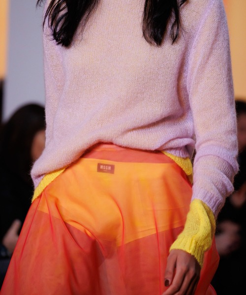 MSGM（エムエスジーエム）の「SUPER LIGHT シアーニット（ニット/セーター・レディース・ブラック/イエロー/ライラック・S/M）」の11枚目の写真