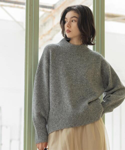 OPAQUE.CLIP（オペークドットクリップ）の「ふわふわハイネックニット【洗濯機OK】（ニット/セーター・レディース・ピンク系/ダークブラウン/レッド系1/ライトイエロー系/グリーン/ブルー系その他/グレー/オフホワイト/ブラック系7/ライトパープル/オレンジ系その他5/ブルー系5・40/38/42）」の4枚目の写真