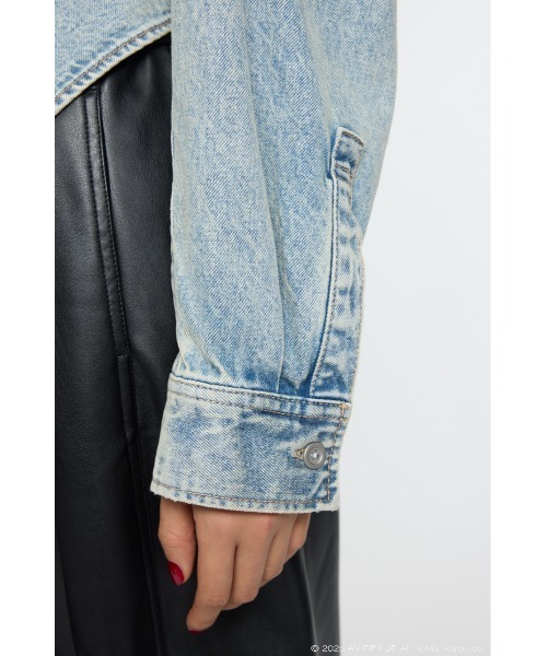 MOUSSY（マウジー）の「AVIREX DENIM SHIRT ジャケット（デニムジャケット・レディース・ブルー・FREE）」の13枚目の写真
