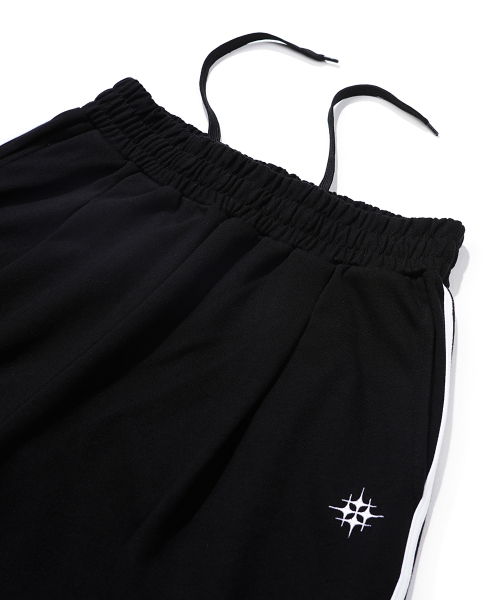GAKKAI UNIONS(ガッカイユニオンズ)の「ワンタックツーラインワイドスウェットパンツブラック(スウェットパンツ・レディース・その他・SMALL/MEDIUM/LARGE/X-LARGE)」の5枚目の写真