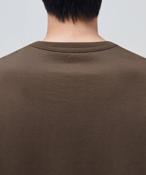 MUSINSA STANDARD（ムシンサスタンダード）の「リラックスフィットクルーネックTシャツ[ブラウン]（Tシャツ/カットソー・メンズ・その他・MEDIUM/LARGE/X-LARGE/XX-LARGE/XXX-LARGE/SMALL）」の4枚目の写真