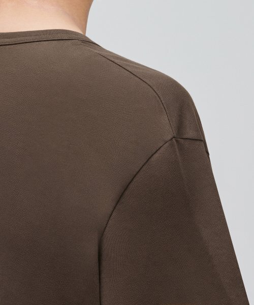 MUSINSA STANDARD（ムシンサスタンダード）の「リラックスフィットクルーネックTシャツ[ブラウン]（Tシャツ/カットソー・メンズ・その他・MEDIUM/LARGE/X-LARGE/XX-LARGE/XXX-LARGE/SMALL）」の5枚目の写真
