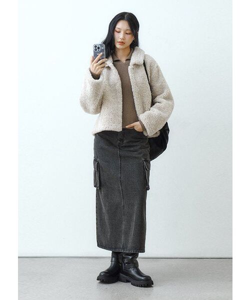 AVANDRESS(アバンドレス )の「Rynn Pocket Slit Denim Long Skirt BLACK(スカート・レディース・ブラック・MEDIUM/LARGE/SMALL)」の3枚目の写真