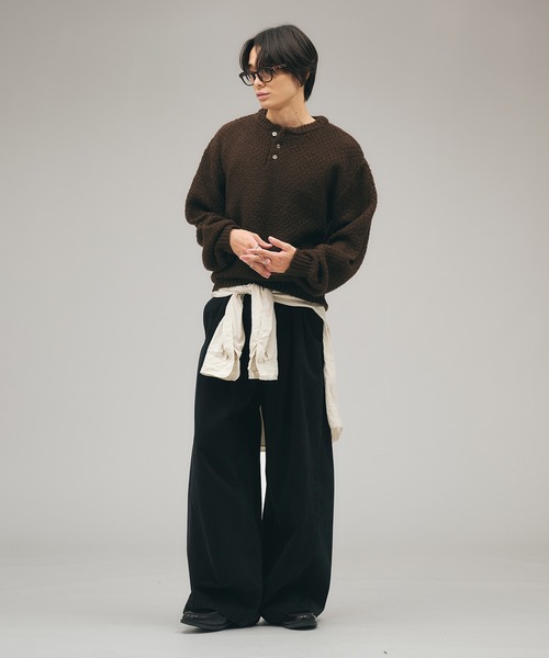 Adoon plain(アドーンプレーン)の「Brushed Curve Wide Chino Trousers / ウォッシュド微起毛2タックワイドチノパンツ(チノパンツ・メンズ・ブラウン/ブラック/カーキ・SMALL/LARGE/MEDIUM)」の6枚目の写真