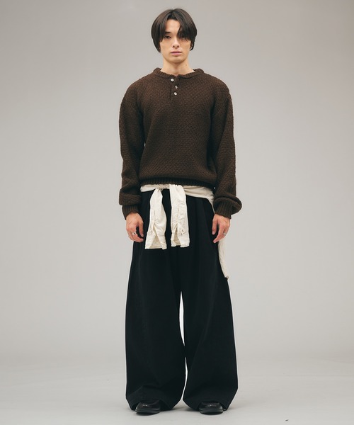 Adoon plain(アドーンプレーン)の「Brushed Curve Wide Chino Trousers / ウォッシュド微起毛2タックワイドチノパンツ(チノパンツ・メンズ・ブラウン/ブラック/カーキ・SMALL/LARGE/MEDIUM)」の4枚目の写真