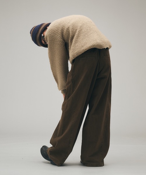 Adoon plain(アドーンプレーン)の「Brushed Curve Wide Chino Trousers / ウォッシュド微起毛2タックワイドチノパンツ(チノパンツ・メンズ・ブラウン/ブラック/カーキ・SMALL/LARGE/MEDIUM)」の8枚目の写真