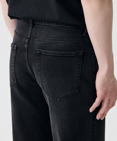 MUSINSA STANDARD（ムシンサスタンダード）の「[クールタンダード] ストレートデニムパンツ [ウォッシュドブラック]（デニムパンツ・メンズ・その他・40/42/36/28/29/34/30/31/33/26/27/32/38）」の5枚目の写真