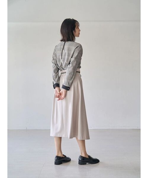 TONAL(トーナル)の「ウォームツイル配色STクルーブラウス(シャツ/ブラウス・レディース・ベージュ/ブラウン/ネイビー/オフホワイト/その他・MEDIUM)」の9枚目の写真