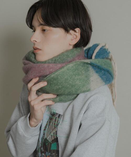 SENSE OF PLACE by URBAN RESEARCH(センスオブプレイスバイアーバンリサーチ)の「パターンボリューム大判マフラー(マフラー・メンズ・ブラウン/グリーン/アイボリー・ONE)」の3枚目の写真