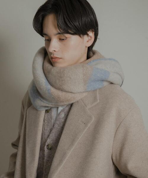 SENSE OF PLACE by URBAN RESEARCH(センスオブプレイスバイアーバンリサーチ)の「パターンボリューム大判マフラー(マフラー・メンズ・ブラウン/グリーン/アイボリー・ONE)」の2枚目の写真