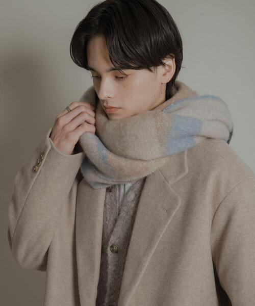 SENSE OF PLACE by URBAN RESEARCH(センスオブプレイスバイアーバンリサーチ)の「パターンボリューム大判マフラー(マフラー・メンズ・ブラウン/グリーン/アイボリー・ONE)」の4枚目の写真