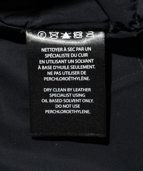 Mackage(マッカージュ)の「Mackage OCEANE-CITY Mixed Media Jacket マッカージュ オセアンシティ ダウンジャケット(ダウンジャケット/コート・レディース・クリーム/ブラック・SMALL/MEDIUM/X-SMALL)」の16枚目の写真
