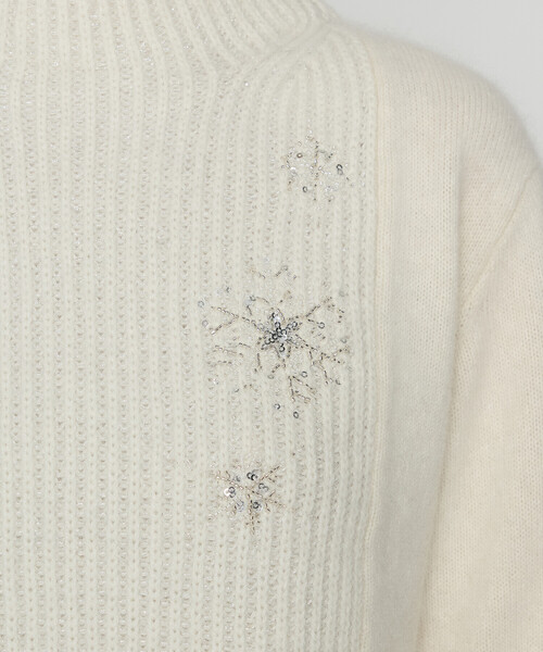 Gabardine K.T（ギャバジンケーティー）の「〔 +サイズ 〕 ラクーン×アンゴラブレンドヤーン パーティーニット・ボトルネックセーター（ニット/セーター・レディース・オフホワイト/グレー・13号）」の13枚目の写真