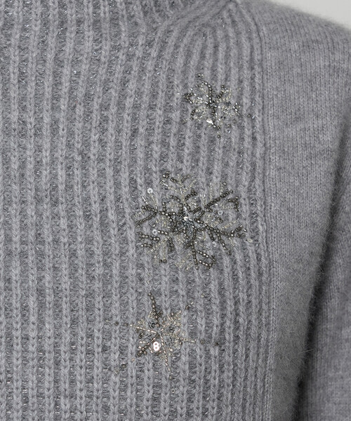 Gabardine K.T（ギャバジンケーティー）の「〔 +サイズ 〕 ラクーン×アンゴラブレンドヤーン パーティーニット・ボトルネックセーター（ニット/セーター・レディース・オフホワイト/グレー・13号）」の14枚目の写真