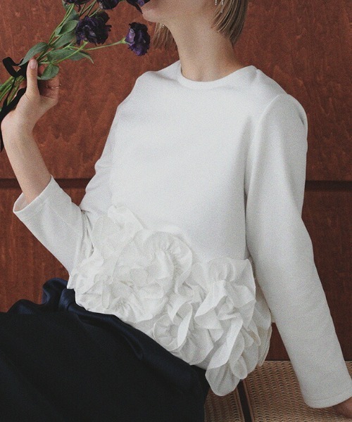 deux amour（ドゥーザムール）の「裾フラワーフリル長袖トップス（その他トップス・レディース・ブラウン/ホワイト/ブラック・FREE）」の2枚目の写真