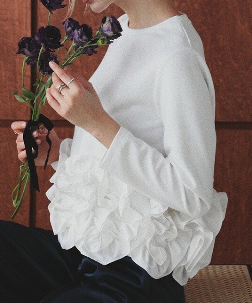 deux amour（ドゥーザムール）の「裾フラワーフリル長袖トップス（その他トップス・レディース・ブラウン/ホワイト/ブラック・FREE）」の4枚目の写真