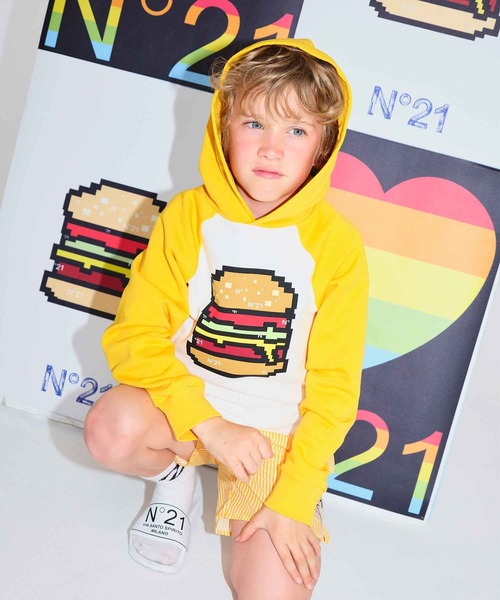 N°21(ヌメロ ヴェントゥーノ)の「N°21(ヌメロ ヴェントゥーノ)Kids & Junior グラフィックフーディーパーカー(スウェット・キッズ・ホワイト・16Y/14Y)」の1枚目の写真