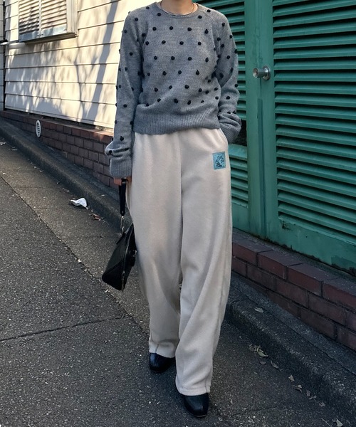 mi via loca（ミヴィアロカ）の「配色フリースボア バレルレッグカーブパンツ（スウェットパンツ・レディース・ベージュ/グレー・FREE）」の12枚目の写真