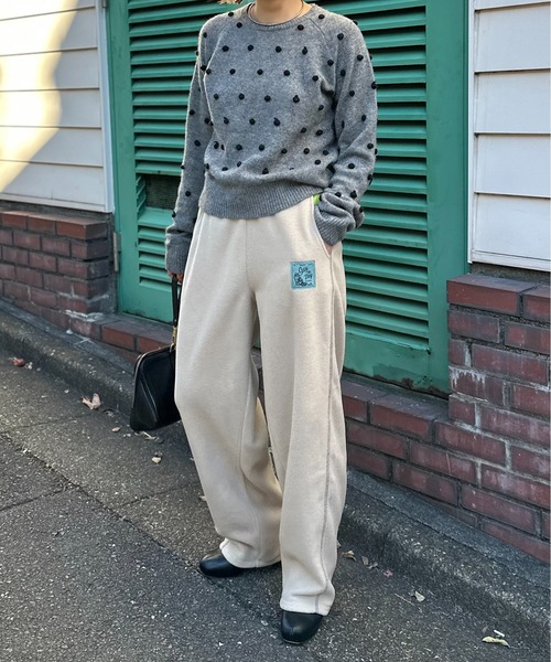 mi via loca（ミヴィアロカ）の「配色フリースボア バレルレッグカーブパンツ（スウェットパンツ・レディース・ベージュ/グレー・FREE）」の13枚目の写真