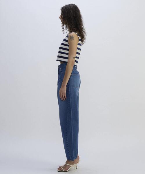 CURRENTAGE（カレンテージ）の「Denim Barrel Pants（デニムパンツ・レディース・インディゴブルー/ホワイト・2/1）」の5枚目の写真