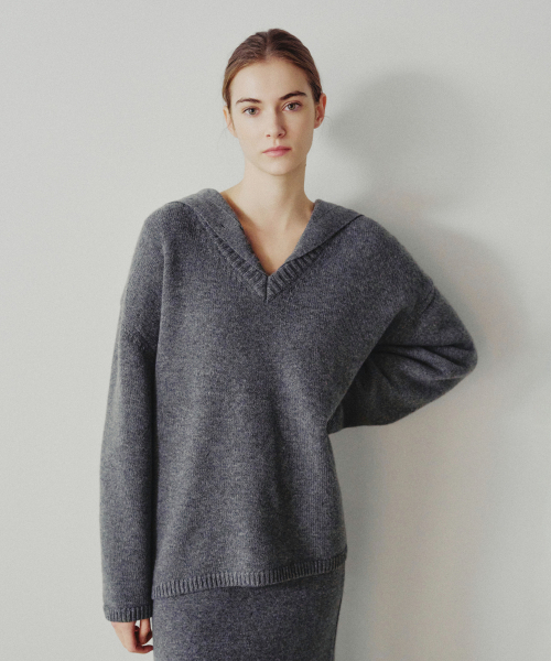 J'RIUM(ジェイリウム)の「Karen Merino Wool V-Neck Oversized Sweater in Gray(ニット/セーター・レディース・その他・OS)」の1枚目の写真