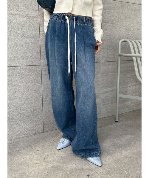 LILY BROWN（リリーブラウン）の「【WEB限定00サイズ】ワイドレッグイージーデニムパンツ（デニムパンツ・レディース・ブラック/ブルー/レッド・0/1）」の2枚目の写真