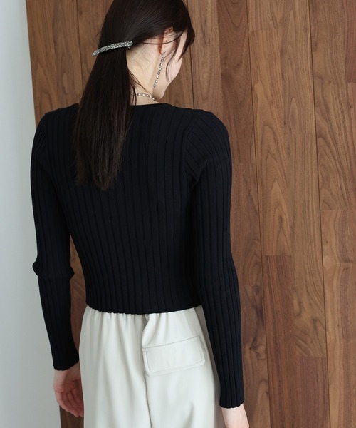 J by blue(ジェイバイブルー)の「ショートリブニット(ニット/セーター・レディース・ブラック/グリーン/グレー・MEDIUM)」の5枚目の写真
