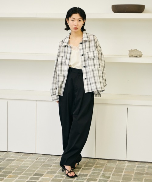 AIC.（エーアイシー）の「ランジェリースリットキャミソール（キャミソール・レディース・アイボリー/ブラック・FREE）」の4枚目の写真