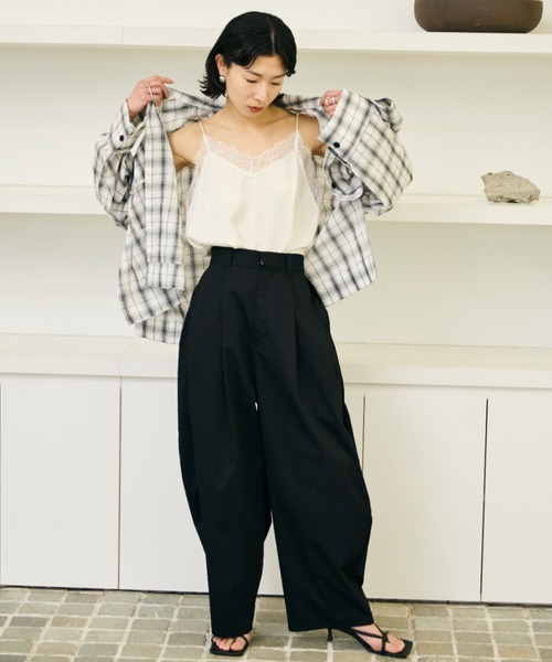 AIC.（エーアイシー）の「ランジェリースリットキャミソール（キャミソール・レディース・アイボリー/ブラック・FREE）」の3枚目の写真