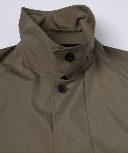 CULLNI(クルニ)の「Three-Layer Taffeta Asymmetrical Layered Balmacaan Coat(ステンカラーコート・メンズ・ブラック/カーキ・0/1/2)」の9枚目の写真