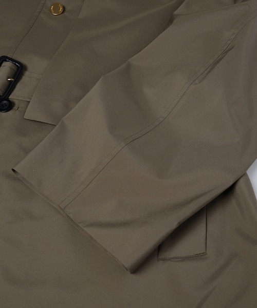 CULLNI(クルニ)の「Three-Layer Taffeta Asymmetrical Layered Balmacaan Coat(ステンカラーコート・メンズ・ブラック/カーキ・0/1/2)」の13枚目の写真