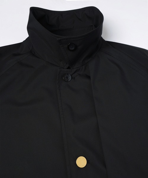 CULLNI(クルニ)の「Three-Layer Taffeta Asymmetrical Layered Balmacaan Coat(ステンカラーコート・メンズ・ブラック/カーキ・0/1/2)」の17枚目の写真