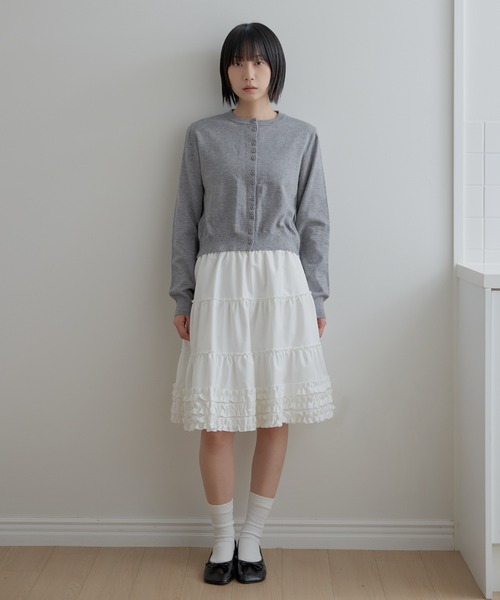 UNE MANSION（ユヌマンション）の「［羽織り・冷房対策］【2026SS新作アイテム】ラウンドネックボタンポイントニットカーディガン（カーディガン/ボレロ・レディース・ピンク/ブルー/グレー/オリーブ/ブラック/アイボリー・FREE）」の19枚目の写真