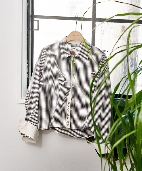 FREAK'S STORE(フリークスストア)の「FRUIT OF THE LOOM × FREAK'S STORE/フルーツオブザルーム 別注 マルチカラー 長袖ショートシャツ/ストライプシャツ/チェックシャツ(シャツ/ブラウス・レディース・グレー/ターコイズブルー/ブラック/サックスブルー/コーラルピンク/グリーン/オレンジ/パープル・フリ-)」の2枚目の写真