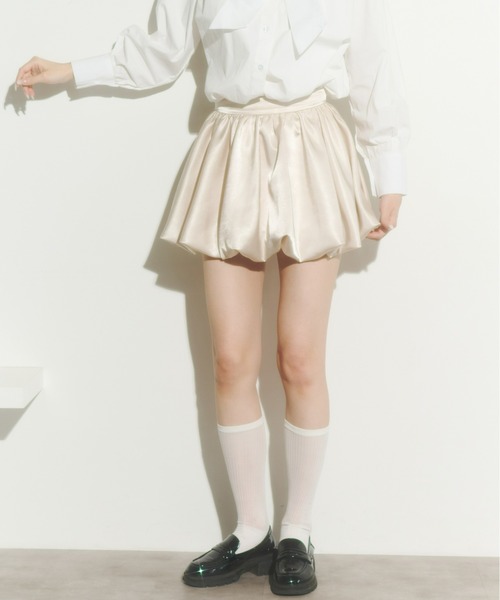 Olu.（オルドット）の「サテンバルーンミニスカート（スカート・レディース・アイボリー/ブラック・FREE）」の3枚目の写真