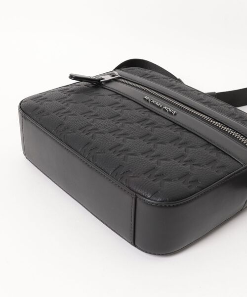 MICHAEL KORS(マイケルコース)の「JET SET ロゴエンボス レザー クロスボディ(ショルダーバッグ・メンズ・ブラック・FREE)」の8枚目の写真