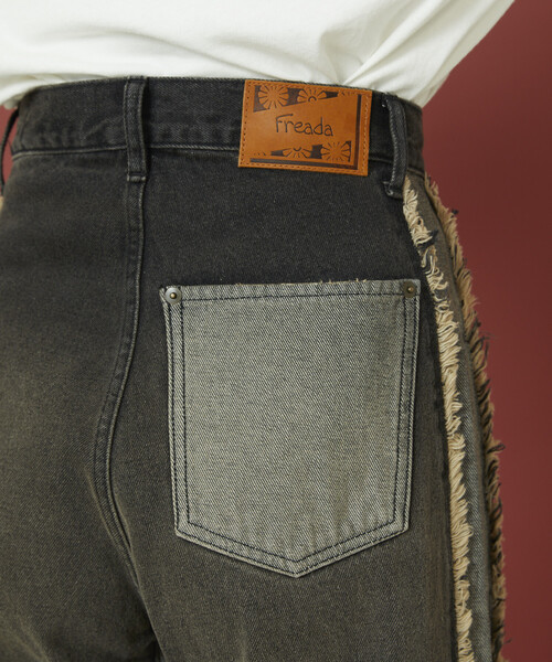 Freada（フリーダ）の「Freada/フリーダ 配色カーブデニム（デニムパンツ・レディース・ブラック/ブルー・MEDIUM/SMALL）」の6枚目の写真