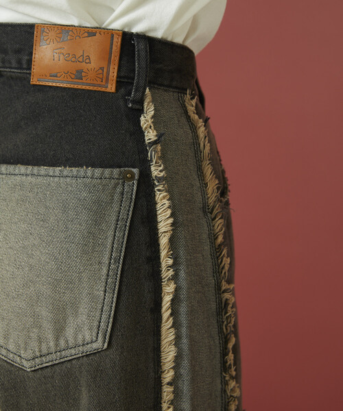 Freada（フリーダ）の「Freada/フリーダ 配色カーブデニム（デニムパンツ・レディース・ブラック/ブルー・MEDIUM/SMALL）」の7枚目の写真