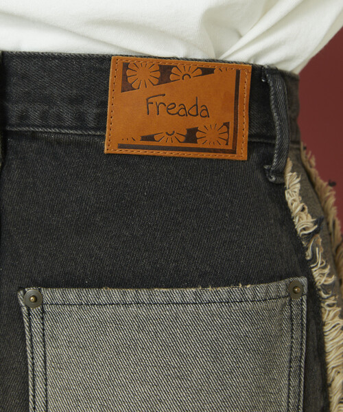 Freada（フリーダ）の「Freada/フリーダ 配色カーブデニム（デニムパンツ・レディース・ブラック/ブルー・MEDIUM/SMALL）」の8枚目の写真