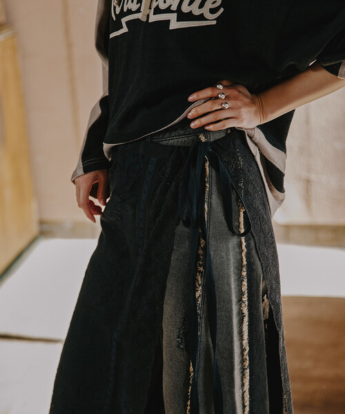 Freada（フリーダ）の「Freada/フリーダ 配色カーブデニム（デニムパンツ・レディース・ブラック/ブルー・MEDIUM/SMALL）」の17枚目の写真