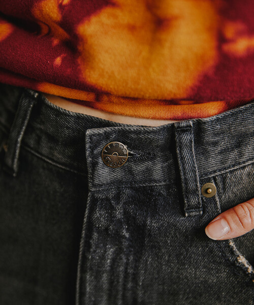 Freada（フリーダ）の「Freada/フリーダ 配色カーブデニム（デニムパンツ・レディース・ブラック/ブルー・MEDIUM/SMALL）」の19枚目の写真