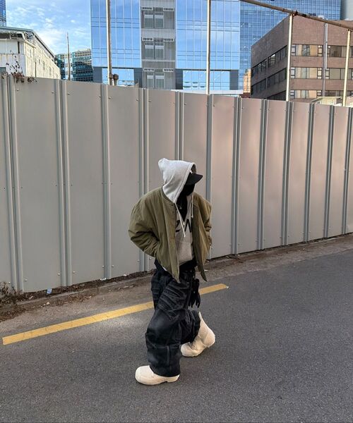 CORNERBLESS（コーナーブレス）の「COATED BLACK DENIM PANTS（デニムパンツ・レディース・その他・SMALL/LARGE/MEDIUM）」の4枚目の写真