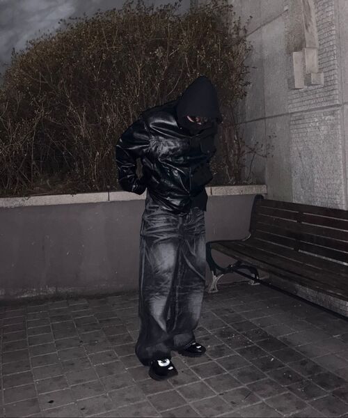 CORNERBLESS（コーナーブレス）の「COATED BLACK DENIM PANTS（デニムパンツ・レディース・その他・SMALL/LARGE/MEDIUM）」の5枚目の写真