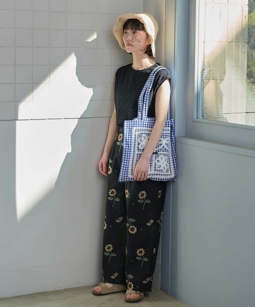 l'atelier du savon(アトリエドサボン)の「花とリボンのバテンレース トートバッグ(トートバッグ・レディース・ブルー/ブラック/ピンク・FREE)」の6枚目の写真