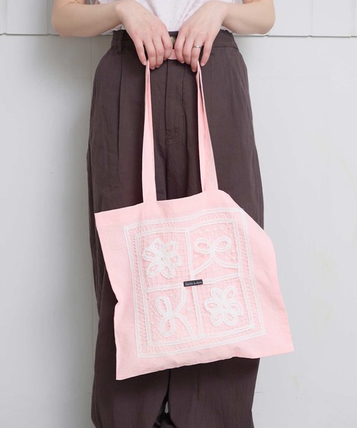 l'atelier du savon(アトリエドサボン)の「花とリボンのバテンレース トートバッグ(トートバッグ・レディース・ブルー/ブラック/ピンク・FREE)」の13枚目の写真