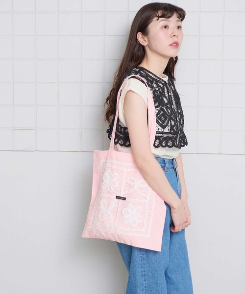 l'atelier du savon(アトリエドサボン)の「花とリボンのバテンレース トートバッグ(トートバッグ・レディース・ブルー/ブラック/ピンク・FREE)」の18枚目の写真