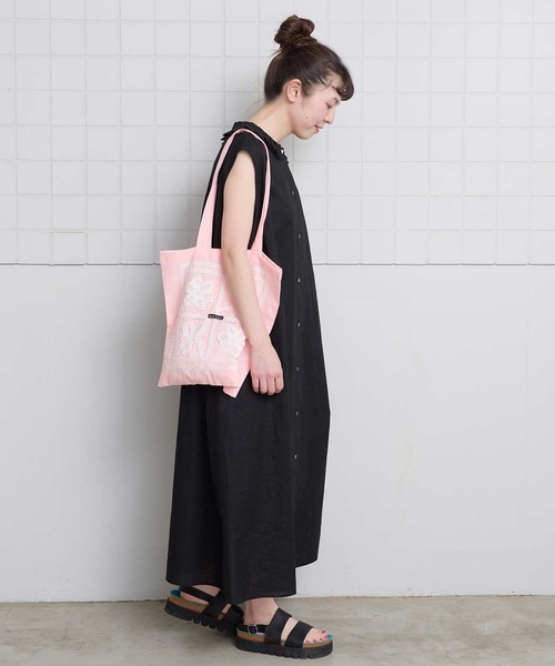 l'atelier du savon(アトリエドサボン)の「花とリボンのバテンレース トートバッグ(トートバッグ・レディース・ブルー/ブラック/ピンク・FREE)」の19枚目の写真